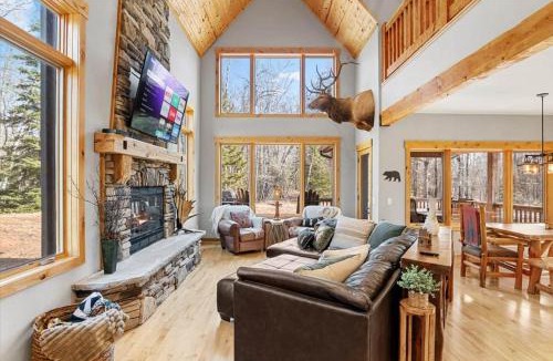 Douglas County House | Luxury Lodge on 40 Private Acres HUMM Sauna Party Barn