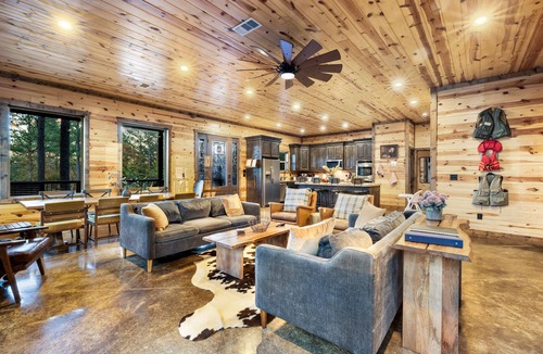 Broken Bow House | Luxury Lodge, sleeps 22, large lot in heart of Hochatown W/HEATED POOL & BOAT!