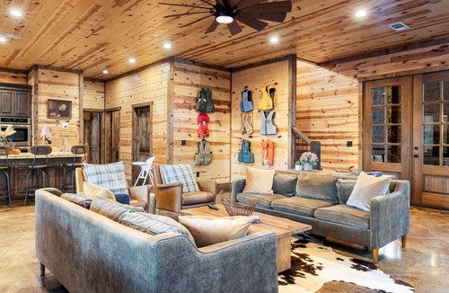 Broken Bow House | Luxury Lodge, sleeps 22, large lot in heart of Hochatown W/HEATED POOL & BOAT!