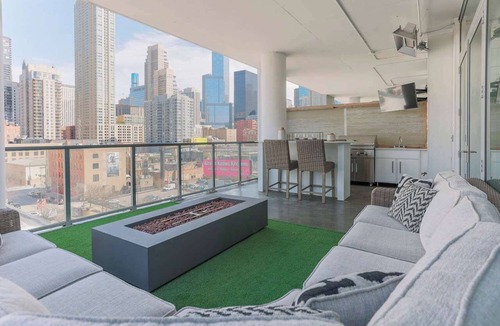 Near North Side Apartment | Luxury Loft Collection 903 - Terrace - River North