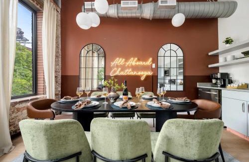 Downtown Chattanooga House | Luxury Loft Exposed Brick Walk to Southside