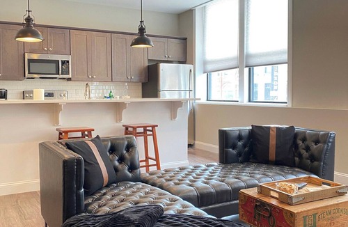 Glens Falls Apartment | Luxury Loft/King Bed - Civic Center/Cafe/Brewery/Farmers Market - FREE Gar Park
