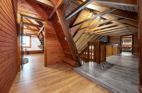 Frazeysburg Cabin | Luxury,Log Cabin 65ac. of private forest, trails,sauna,hot-tub. Baughman Park.