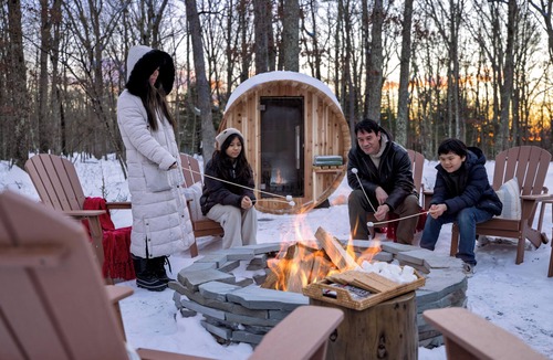 White Mills House | Luxury Log Cabin-Golf Simulator, Speakeasy, Rogue Gym, Sauna, Hot Tub, Game Room