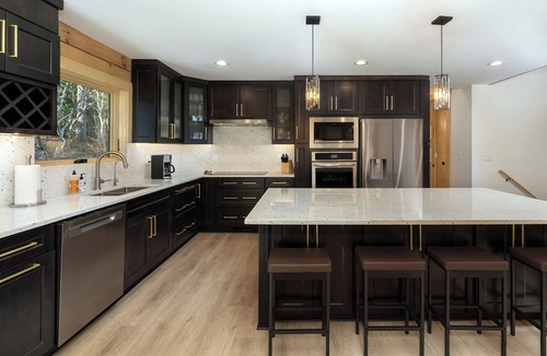 Laurel Ridge Cabin | Luxury Log Cabin, Sleeps 12, Hot Tub + Game Room, Lake Views; Near Asheville