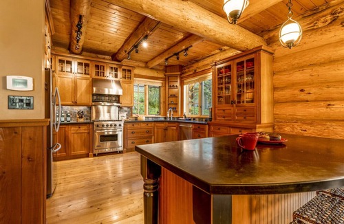 Panorama Cabin | Luxury Log Chalet | Pool + Private HotTub | Ski In/Out | Overlooking Greywolf GC