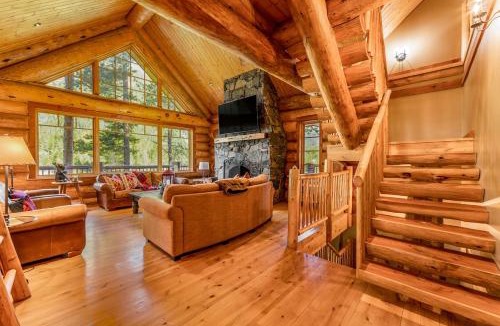 East Kootenay Ski Chalet | Luxury Log Chalet Ski In & Out Pool and Private HotTub