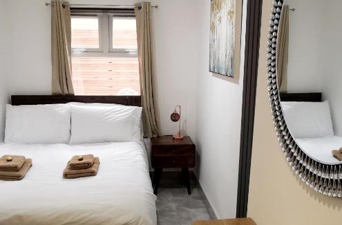 Haringey House | Luxury London house sleeps 13, 2 minutes to metro