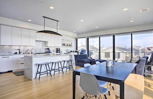 Long Beach House | Luxury Long Beach Villa with Ocean Views!