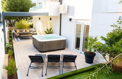 Mandre House | LUXURY MANDRE HOUSE Apartment II with Jacuzzi