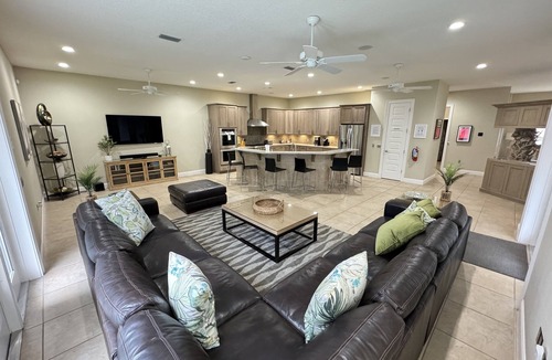 West Kissimmee House | Luxury Mansion Pool Hot Tub Theater Outdoor Kitchen BBQ GM RM 2 Miles Disney