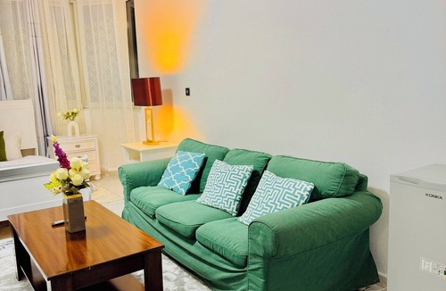 Abu Dhabi Apartment | Luxury Master Suite - Private Bathroom Oasis