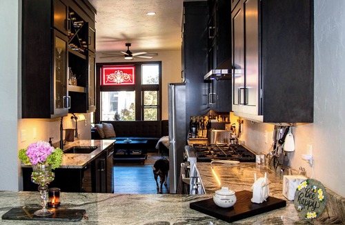 Algoma Apartment | Luxury Meets Historic @ The Luxe Loft - AMAZING LOCATION!