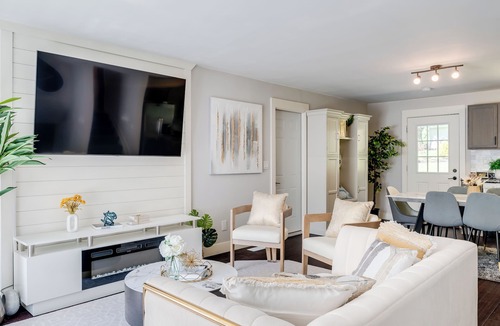 Parkdale House | Luxury Midterm Rental for Families, Medical and Corporate Professionals Cincy