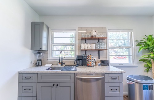 Minneapolis House | Luxury Minneapolis 3BR House with Hot Tub!