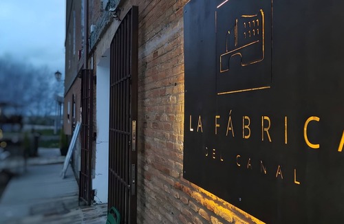 Abarca de Campos Apartment | Luxury Mirada del Canal Room in Palencia with Wi-Fi