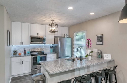 Fishers House | Luxury Modern 3bed/2bath house, walk to DT Fishers