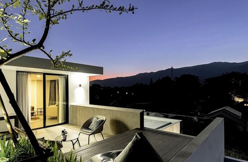 Chang Phueak Villa | Luxury Modern 4BR Villa with Private Pool & Lift — Near Nimman-The Villa Dali