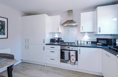 Speke Boat Rental | Luxury & Modern Equipped Liverpool 3 Bedroom House WParking Sleeps 9 Max