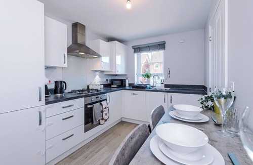 Speke Boat Rental | Luxury & Modern Equipped Liverpool 3 Bedroom House WParking Sleeps 9 Max
