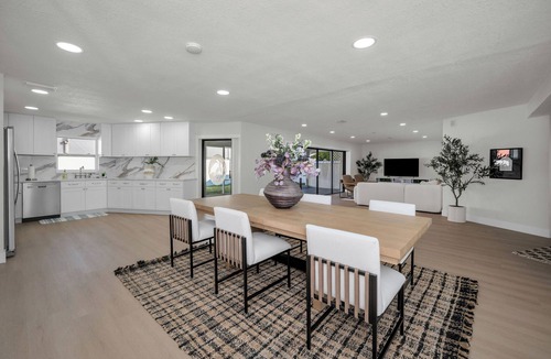 Harbor Hills House | Luxury Modern Home - 8 minutes from the Beach