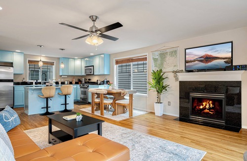 Licton Springs House | Luxury Modern Home with Parking, Near Green Lake, Seattle