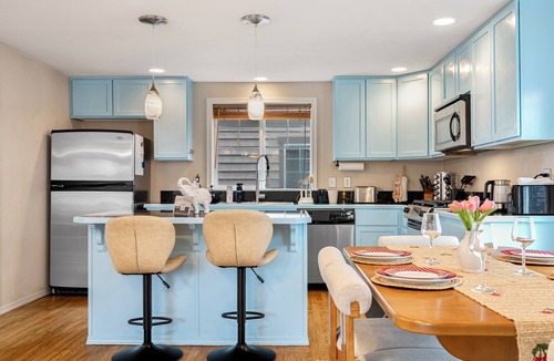 Licton Springs House | Luxury Modern Home with Parking, Near Green Lake, Seattle