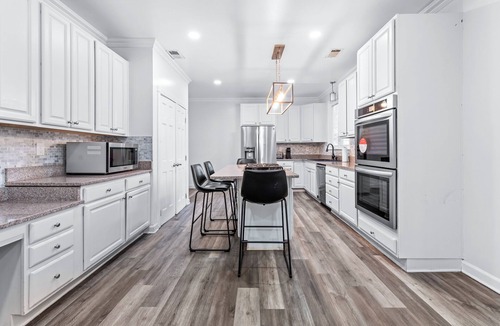 Upper Marlboro House | Luxury modern mansion/Cabin Near Washington DC-on over 4 Acres of private land.