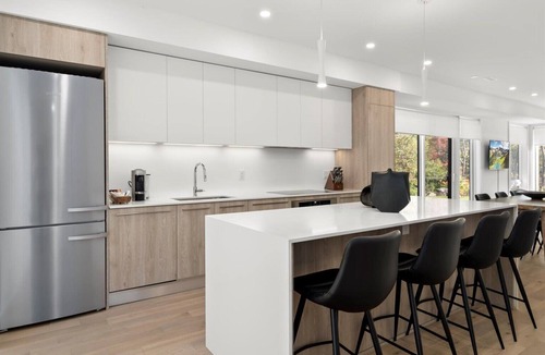 Gravenhurst Villa | Luxury Modern Muskoka Retreat at Muskoka Bay Resort