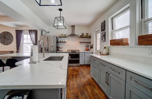 Roselawn Finance House | Luxury Modern Oasis 4BR 3BA Farmhouse, 10min to DT