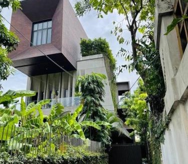 Ekkamai Villa | Luxury Modern Pool Jacuzzi Villa 5BR Thonglor
