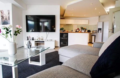 Cap d'Ail Apartment | Luxury Monaco 2BD Suite +1st Class Car incl. Free Grand Prix Event Ticket