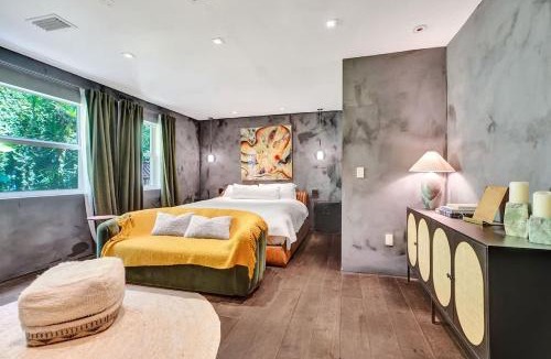 Northeast Miami Villa | Luxury Morningside Bungalow Steps to the Park