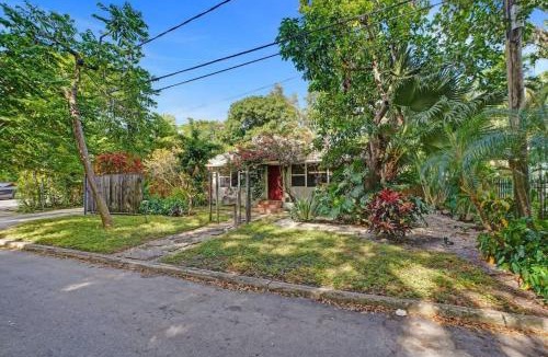 Northeast Miami Villa | Luxury Morningside Bungalow Steps to the Park