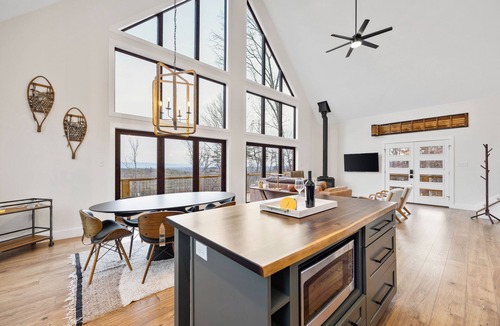 Mount Jackson Cabin | Luxury mountain cabin with year-round views, hot tub, arcade, fire pit and more.