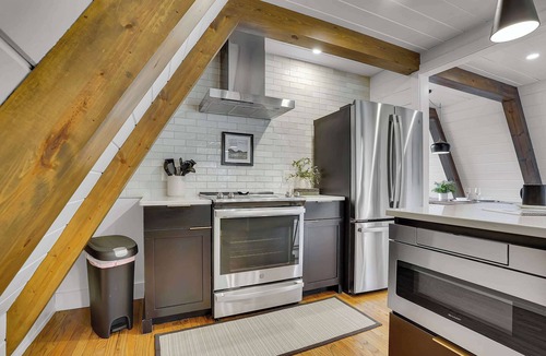 Birdsboro Ski Chalet | Luxury Mountain Chalet with Fireplace & Hot Tub