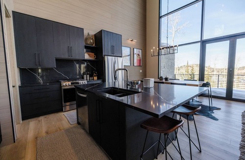 Brian Head Villa | Luxury Mountain Escape- Ski-in/Ski-out 6BR/5.5 Bath, Hot Tub, Sauna & Fireplace