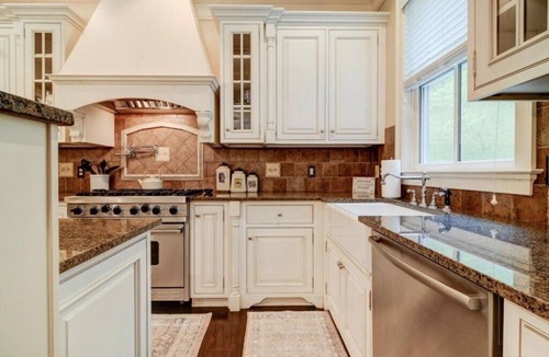 Hot Springs House | Luxury Mountain Farmhouse walking distance to The Omni Homestead Resort