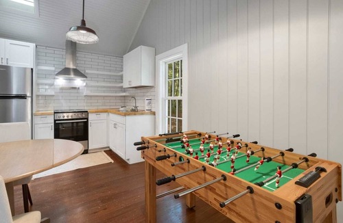 Vilas House | Luxury Mountain Farmhouse with Sauna, Sleeps 16