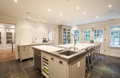 Vilas House | Luxury Mountain Farmhouse with Sauna, Sleeps 16