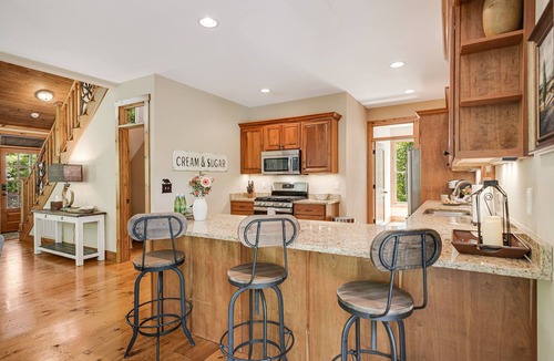 Sapphire Cabin | Luxury mountain home - lake, tennis, hiking and more! Firewood included.