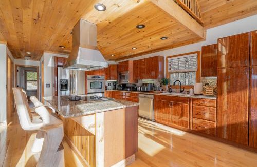 Old Fort House | Luxury Mountain Home with View!