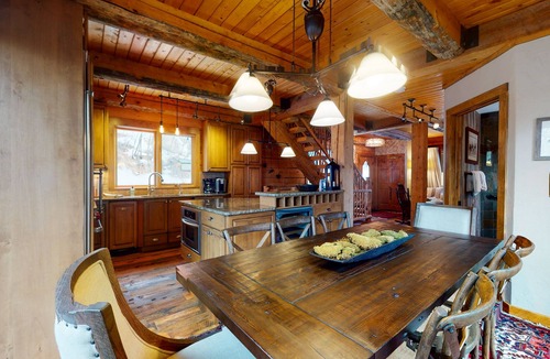 Vail House | Luxury mountain home with private hot tub, high-speed WiFi, & fireplace