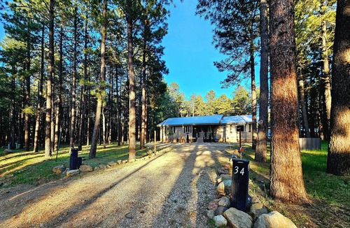 Angel Fire House | Luxury Mountain Retreat in Angel Fire Guest-Favorite Stay ❄️✨