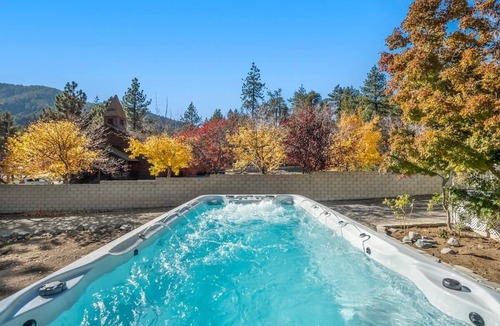 Wrightwood House | Luxury Mountain Retreat: Skiing, SPA, Arcade & Bar