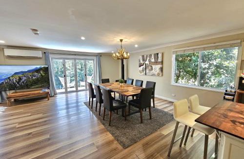 Sydney House | Luxury Mountain Retreat with Gym, Heated Private Pool & Bush Views