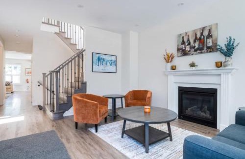 The Blue Mountains House | Luxury Mountain Townhome - Shuttle Patio & Trails