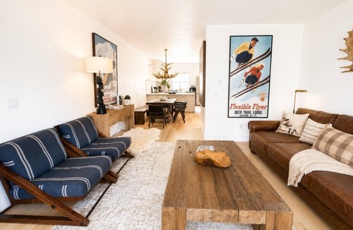 Government Camp Villa | Luxury Mountain Townhome Steps to Government Camp, Ski Bowl, Pool & Hot Tub