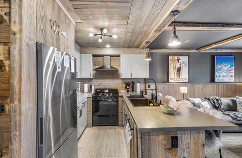 Vernon Condo | Luxury Mountain Retreat.Minutes from ski slopes,Water Park,Resort & scenic hikes