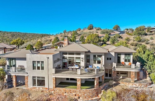 Forest Trails House | Luxury Mountain View Estate | Fire Pit Outdoor